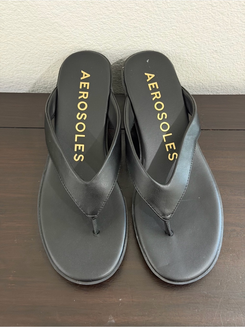 AEROSOLES Black Leather Thong Flip-Flops Wedge Sandals size 8